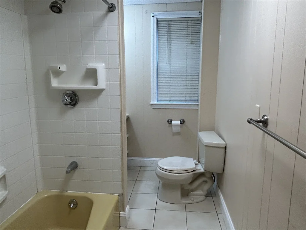3 bed, 1 bath apartment for rent at 125 Spring St Unit 1, Medford — photo 11 of 13