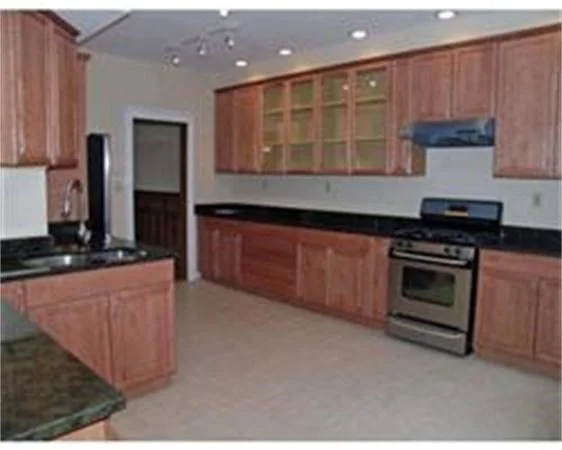 5 bed, 3 bath apartment for rent at 125 St Paul St Unit 1, Brookline — photo 2 of 4