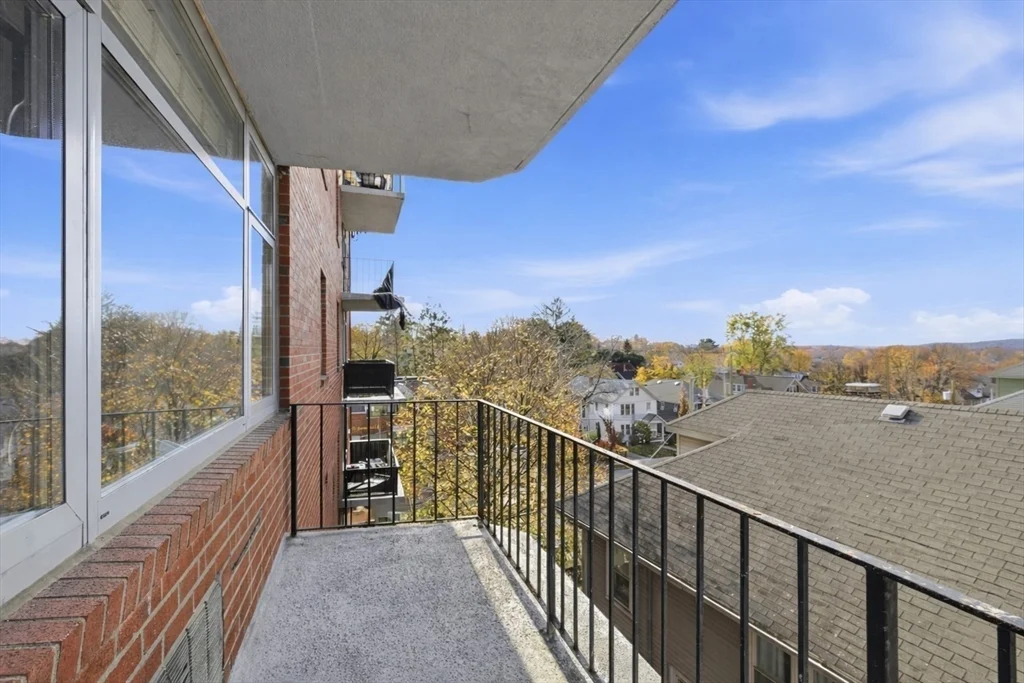 2 bed, 1 bath apartment for rent at 125 Trapelo Unit 23, Belmont — photo 10 of 12