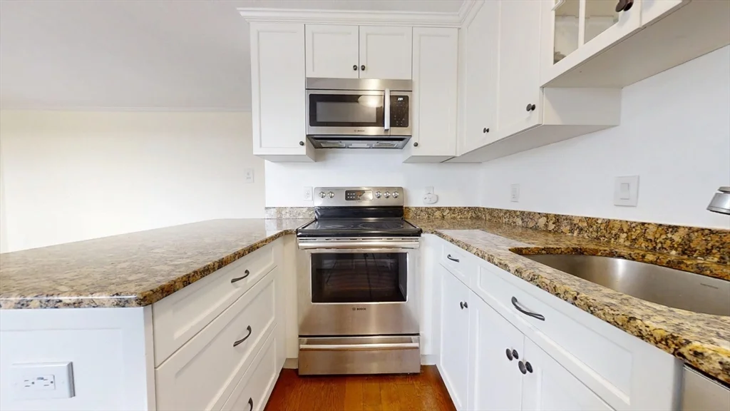 2 bed, 1 bath apartment for rent at 125 Trapelo Unit 23, Belmont — photo 4 of 12