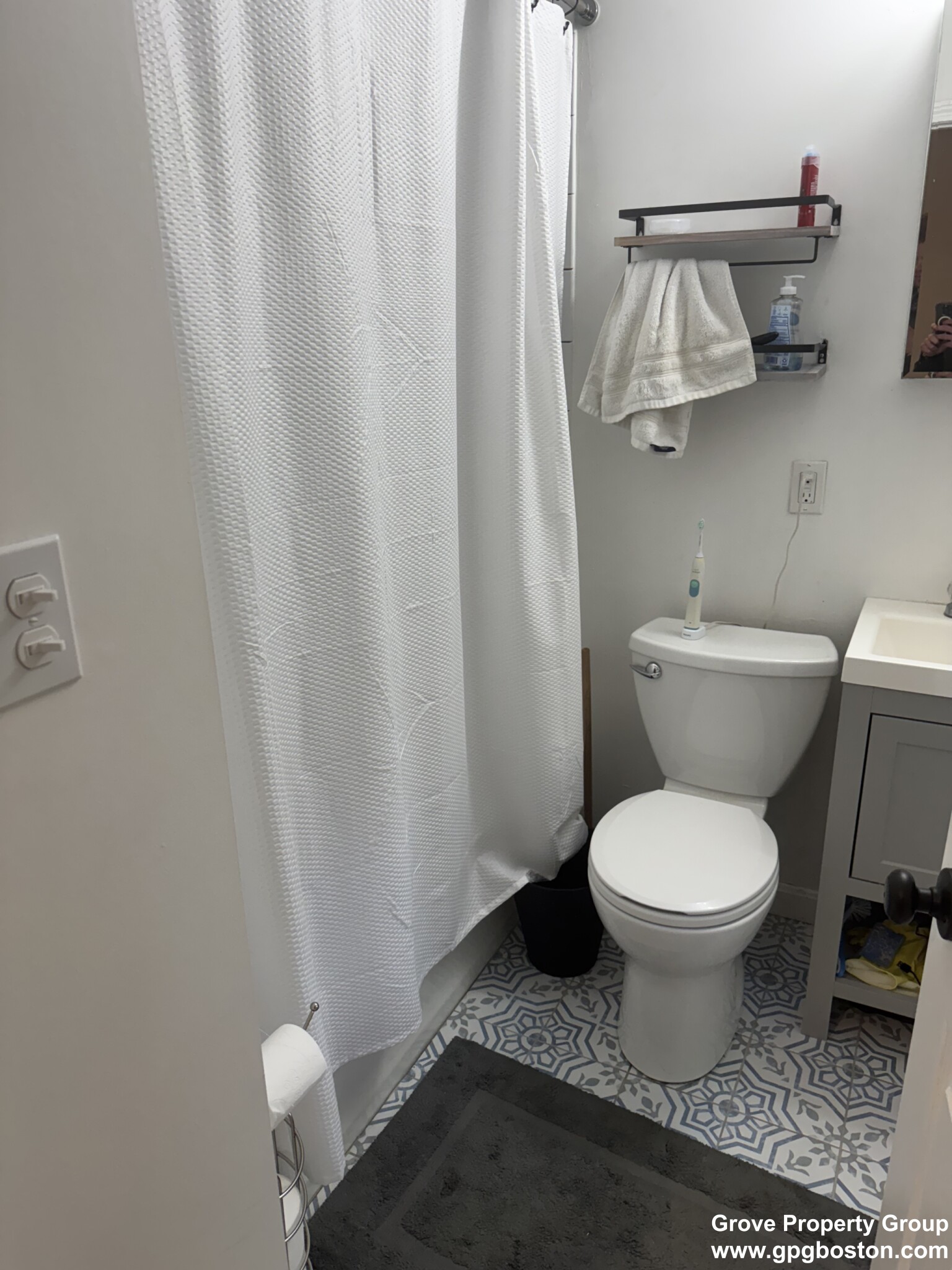 1 bed, 1 bath apartment for rent at 125 Trenton St Unit 1, Eagle Hill — photo 3 of 8