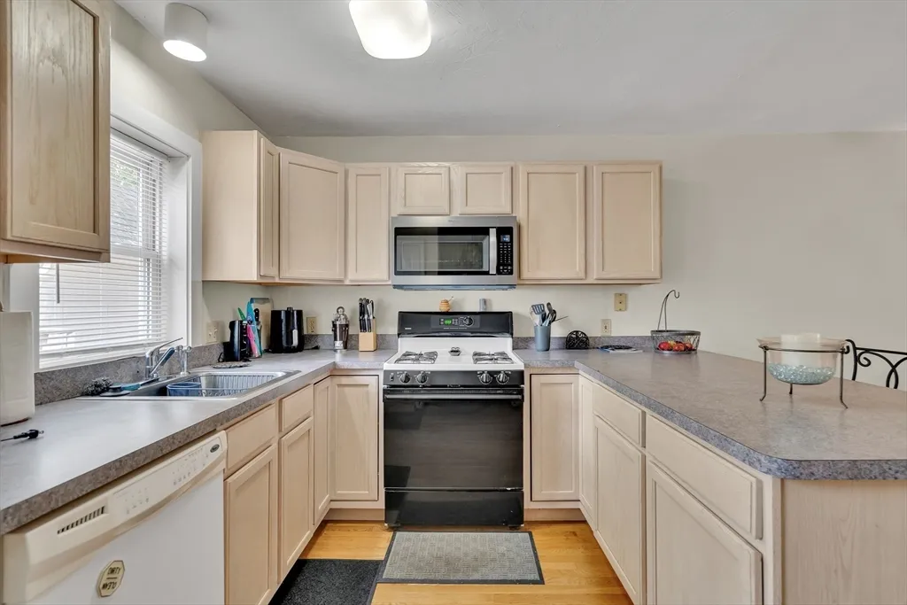 3 bed, 2.5 bath apartment for rent at 125 Tudor St Unit 125, South Boston — photo 5 of 17