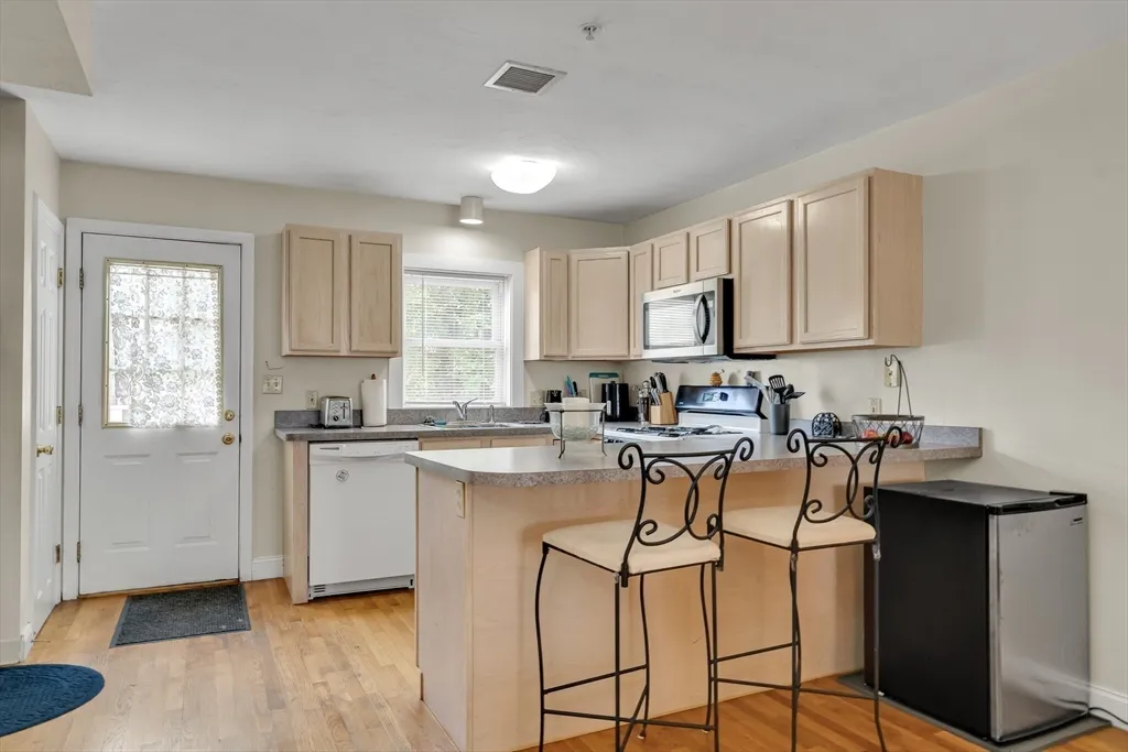 3 bed, 2.5 bath apartment for rent at 125 Tudor St Unit 125, South Boston — photo 8 of 17