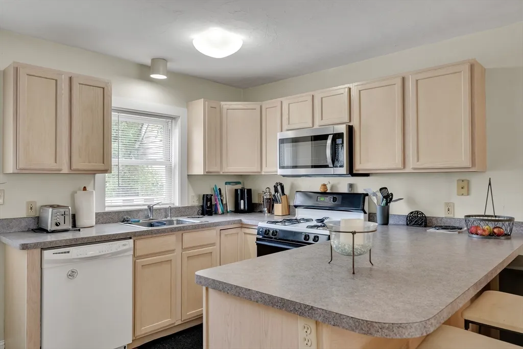 3 bed, 2.5 bath apartment for rent at 125 Tudor St Unit 125, South Boston — photo 7 of 17