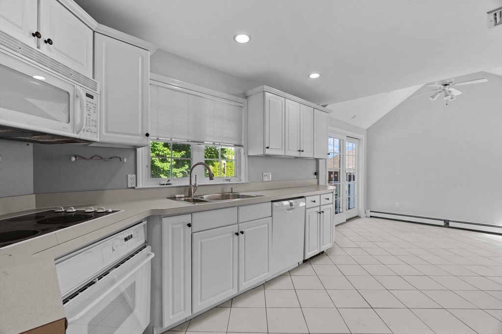 2 bed, 1 bath apartment for rent at 1251 Randolph, Blue Hills — photo 8 of 19