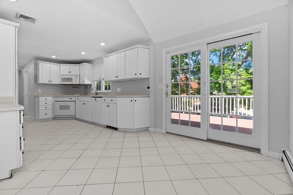 2 bed, 1 bath apartment for rent at 1251 Randolph, Blue Hills — photo 4 of 19