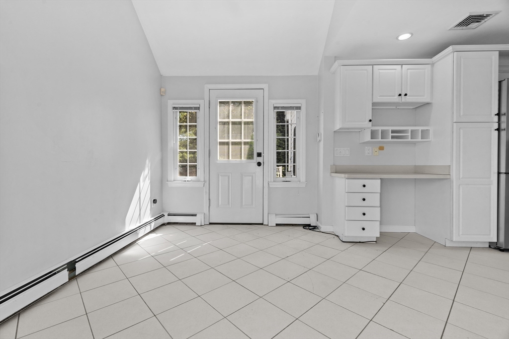 2 bed, 1 bath apartment for rent at 1251 Randolph, Blue Hills — photo 6 of 19