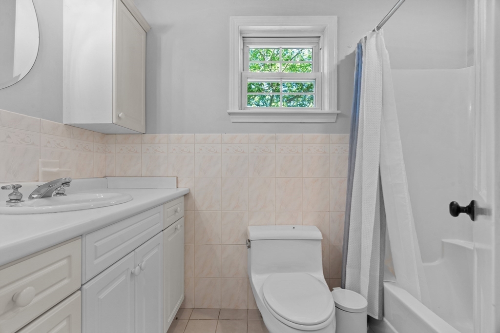 2 bed, 1 bath apartment for rent at 1251 Randolph, Blue Hills — photo 12 of 19