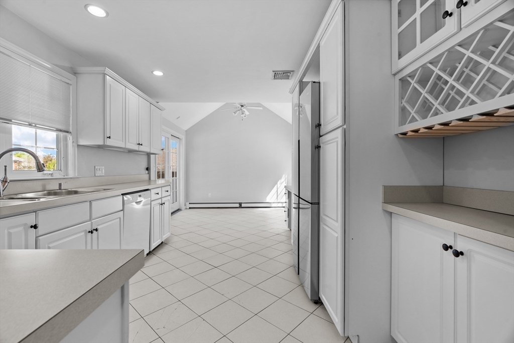 2 bed, 1 bath apartment for rent at 1251 Randolph, Blue Hills — photo 5 of 19