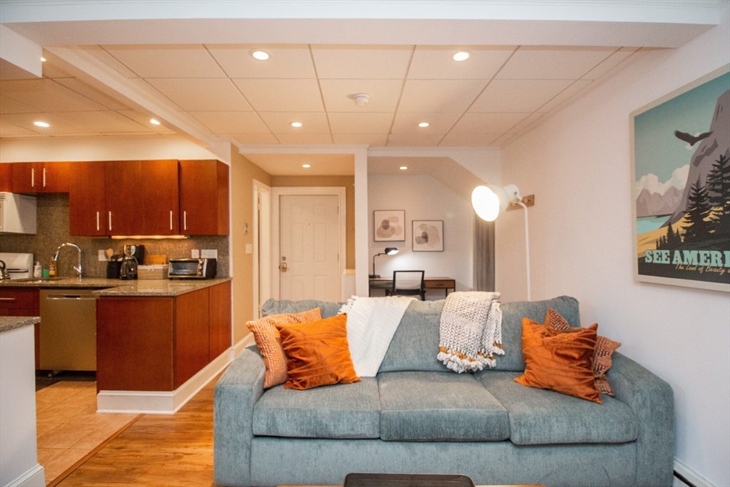 1 bed, 1 bath apartment for rent at 1253 Beacon St Unit 4Bb, Coolidge Corner — photo 10 of 19