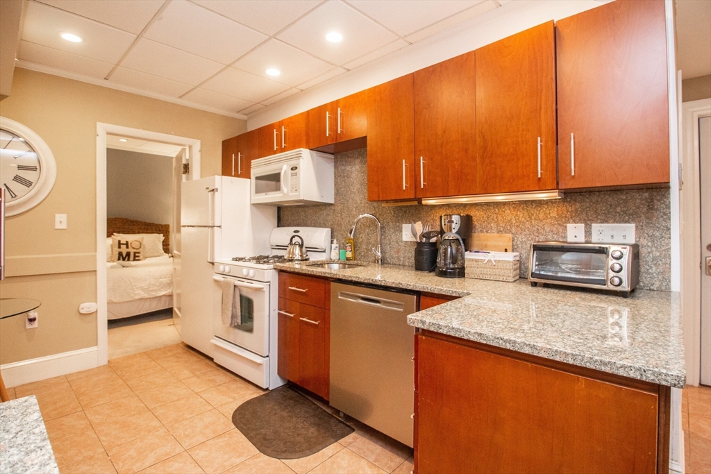 1 bed, 1 bath apartment for rent at 1253 Beacon St Unit 4Bb, Coolidge Corner — photo 2 of 19
