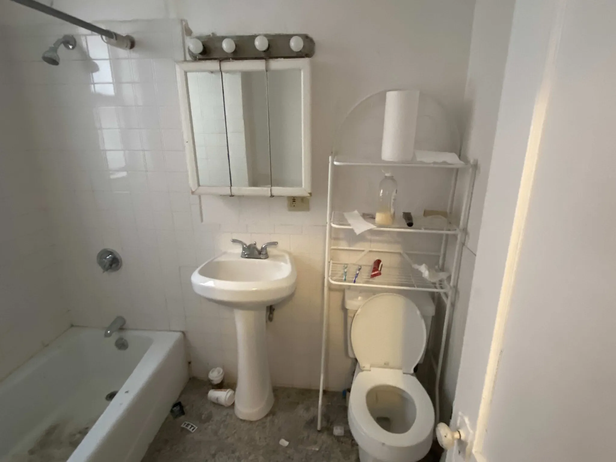 3 bed, 1.5 bath apartment for rent at 1254 Commonwealth Ave Unit 3, Allston — photo 7 of 8