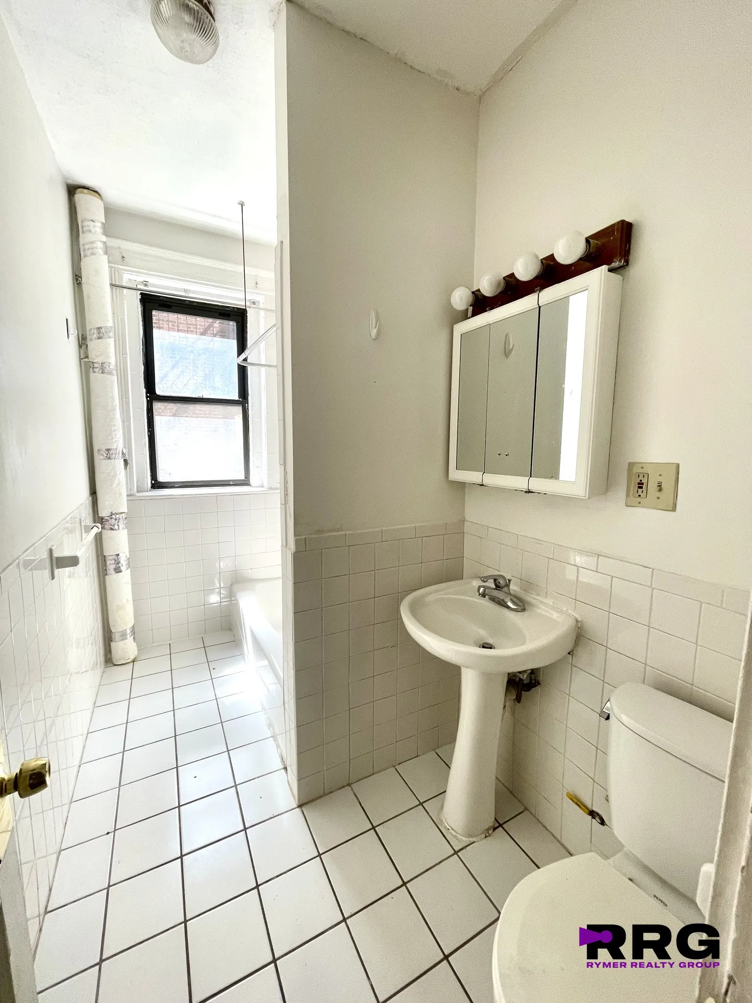 3 bed, 1 bath apartment for rent at 1254 Commonwealth Ave Unit 5, Allston — photo 8 of 12