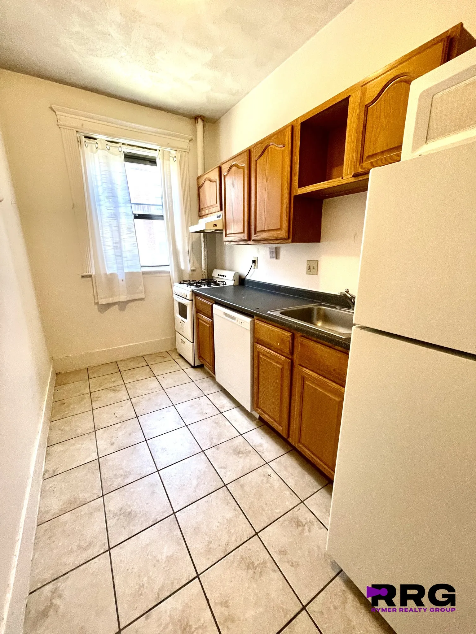 3 bed, 1 bath apartment for rent at 1254 Commonwealth Ave Unit 5, Allston — photo 4 of 12