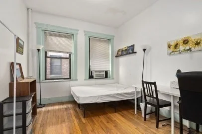 4 bed, 1 bath apartment for rent at 1258 Commonwealth Ave Unit 1, Allston — photo 7 of 9