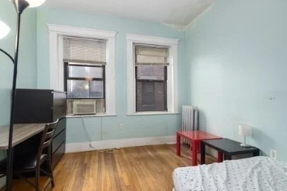 4 bed, 1 bath apartment for rent at 1258 Commonwealth Ave Unit 1, Allston — photo 8 of 9