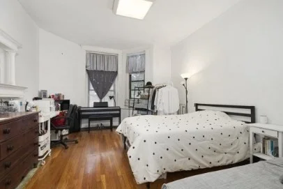 4 bed, 1 bath apartment for rent at 1258 Commonwealth Ave Unit 1, Allston — photo 3 of 9