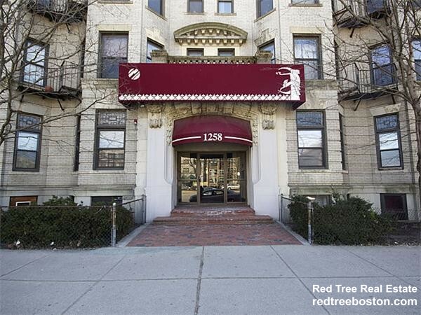 3 bed, 1 bath apartment for rent at 1258 Commonwealth Ave Unit B, Allston — photo 2 of 2
