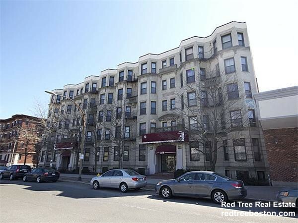 3 bed, 1 bath apartment for rent at 1258 Commonwealth Ave Unit B, Allston