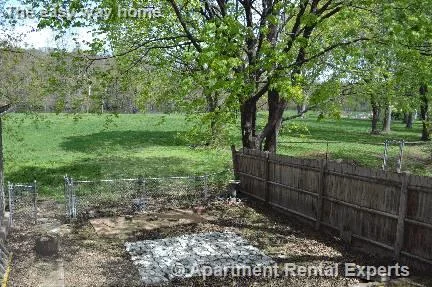3 bed, 1 bath apartment for rent at 126 Auburn St Unit 1, Tufts — photo 7 of 8