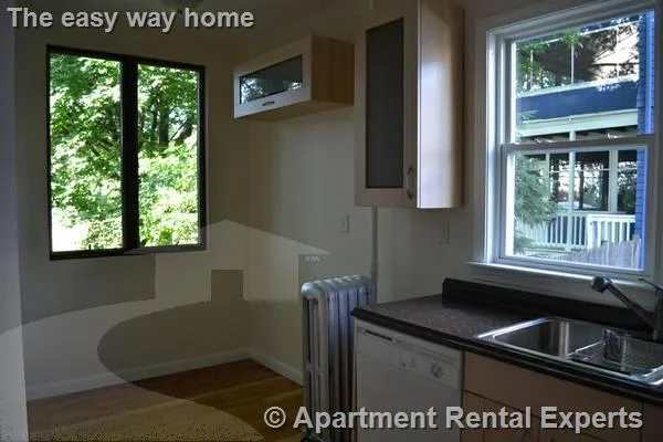 3 bed, 1 bath apartment for rent at 126 Auburn St Unit 1, Tufts — photo 4 of 8