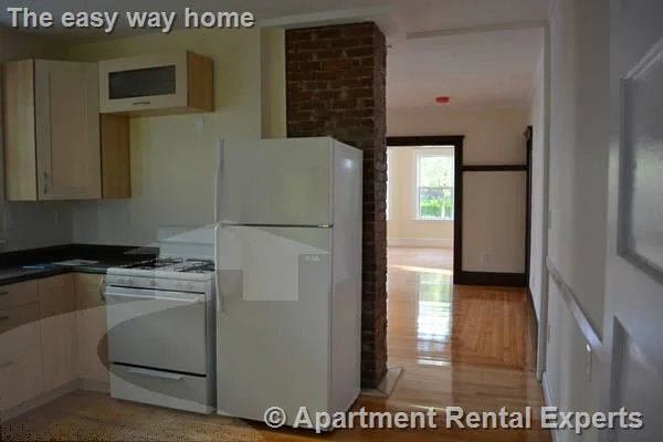3 bed, 1 bath apartment for rent at 126 Auburn St Unit 1, Tufts — photo 3 of 8
