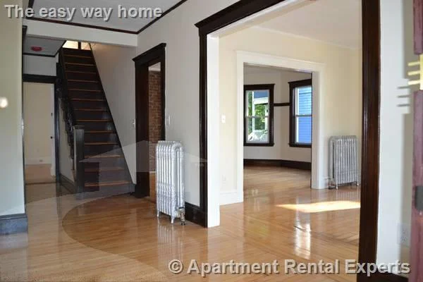 3 bed, 1 bath apartment for rent at 126 Auburn St Unit 1, Tufts — photo 2 of 8
