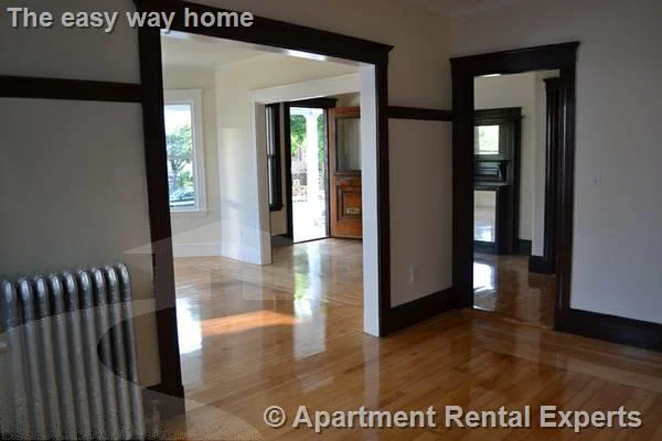 3 bed, 1 bath apartment for rent at 126 Auburn St Unit 1, Tufts — photo 5 of 8