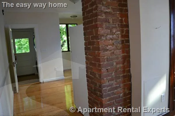 3 bed, 1 bath apartment for rent at 126 Auburn St Unit 1, Tufts — photo 6 of 8