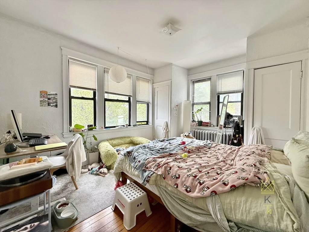 3 bed, 1 bath apartment for rent at 126 Babcock St Unit 28, Coolidge Corner — photo 3 of 9