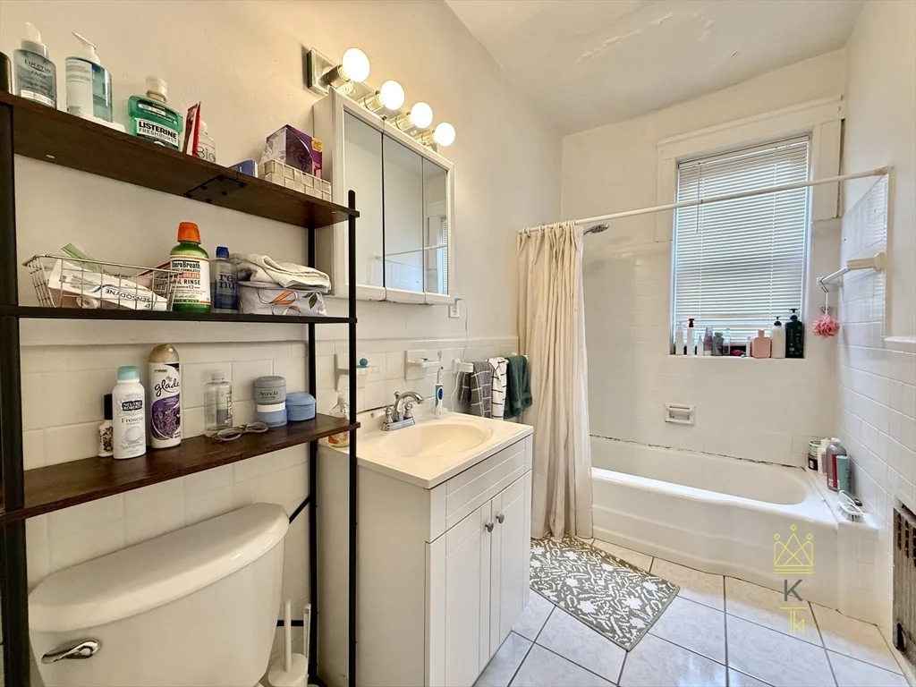 3 bed, 1 bath apartment for rent at 126 Babcock St Unit 28, Coolidge Corner — photo 5 of 9