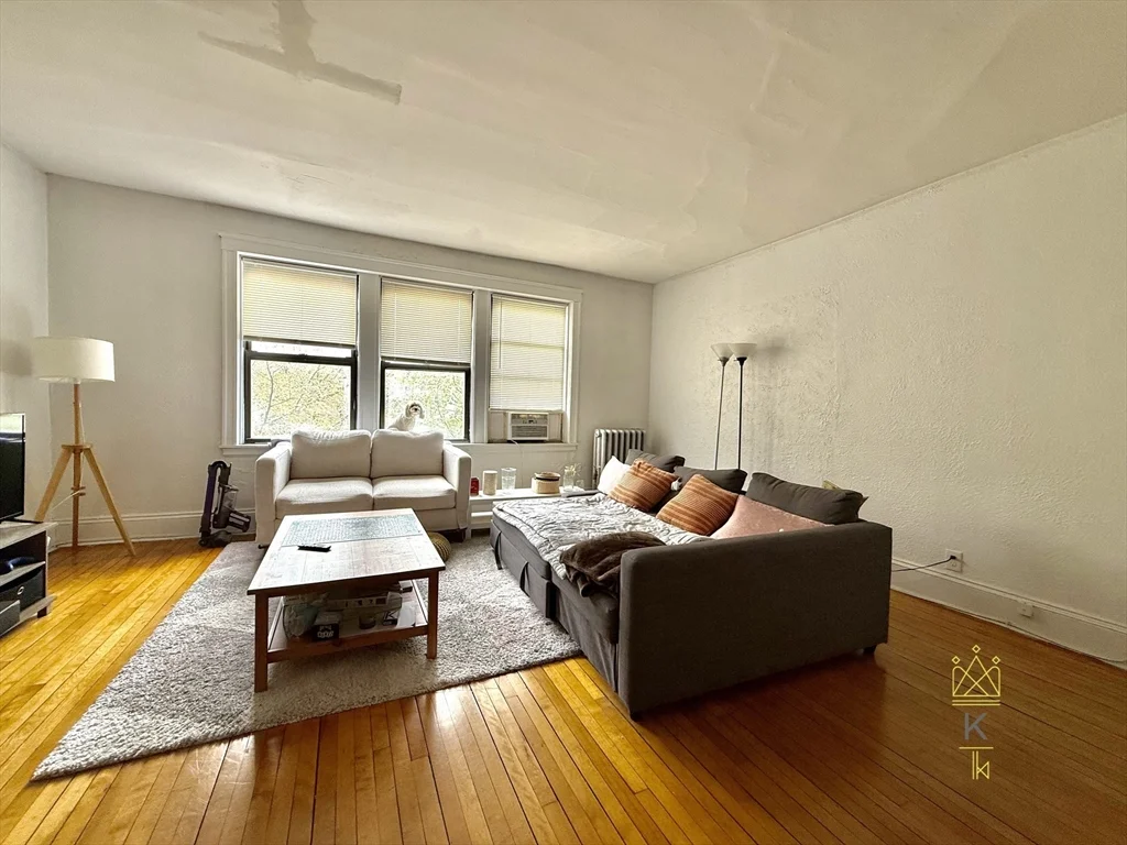 3 bed, 1 bath apartment for rent at 126 Babcock St Unit 28, Coolidge Corner — photo 2 of 9
