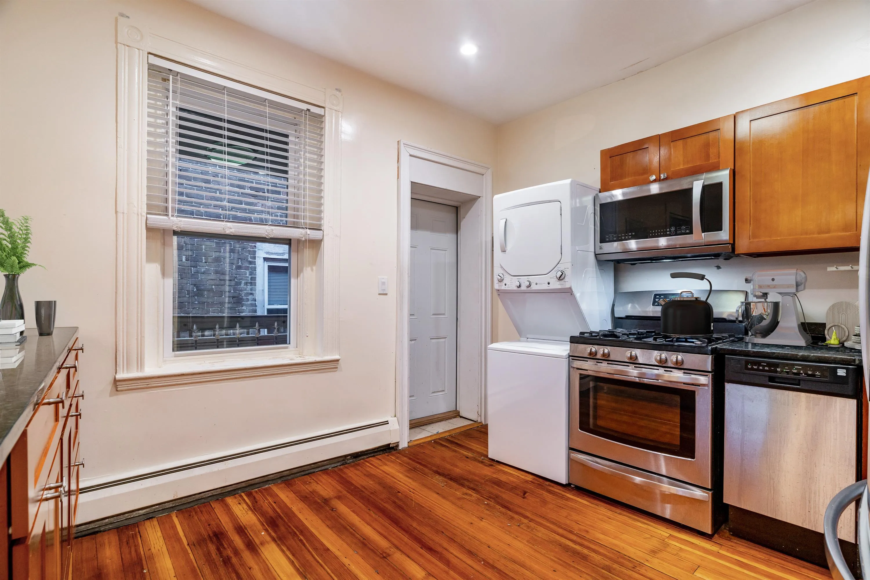 4 bed, 1 bath apartment for rent at 126 Day St Unit 2, Jamaica Plain — photo 2 of 11