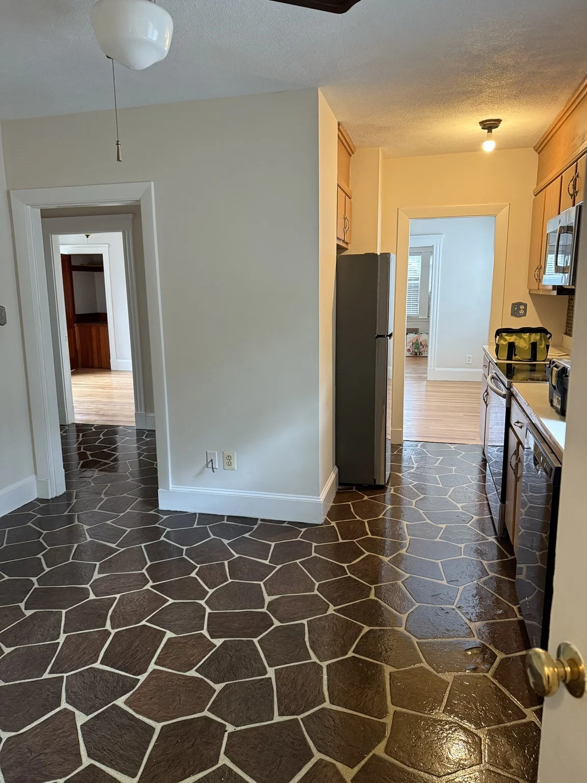 3 bed, 1 bath apartment for rent at 126 Francis St Unit 2, Everett