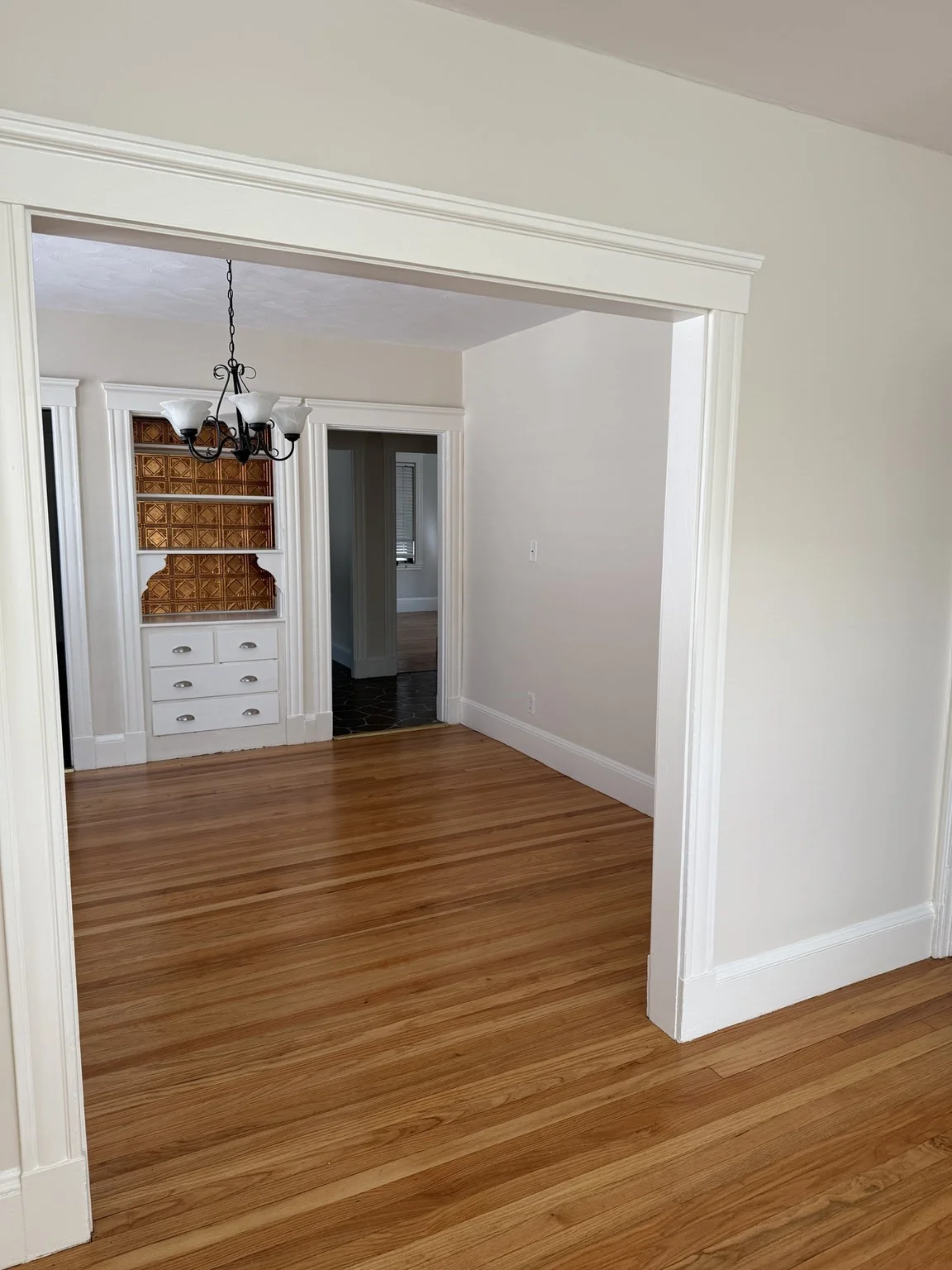 3 bed, 1 bath apartment for rent at 126 Francis St Unit 2, Everett — photo 2 of 4