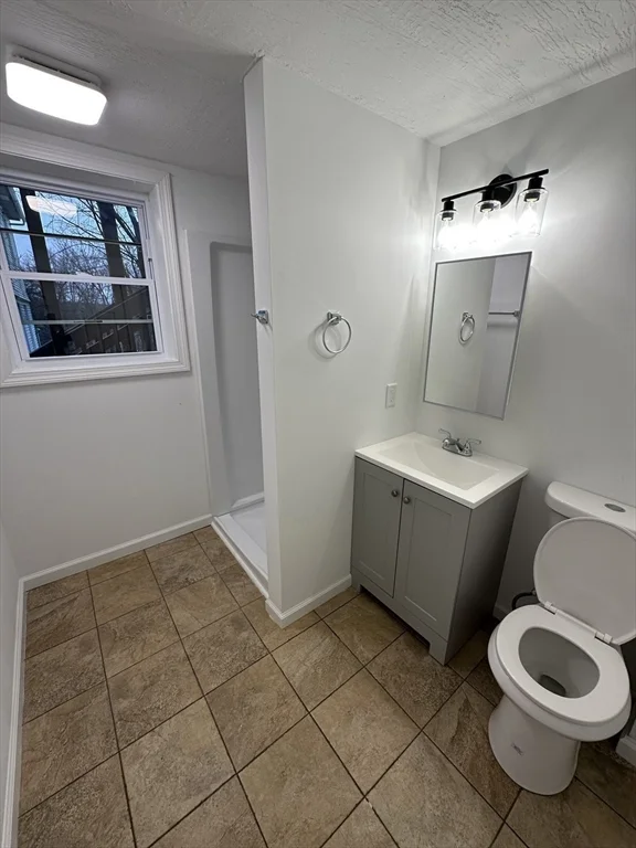 2 bed, 1 bath apartment for rent at 126 Lincoln St Unit 1L, Worcester — photo 6 of 8