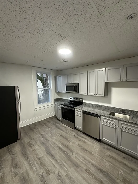 2 bed, 1 bath apartment for rent at 126 Lincoln St Unit 1L, Worcester — photo 2 of 8