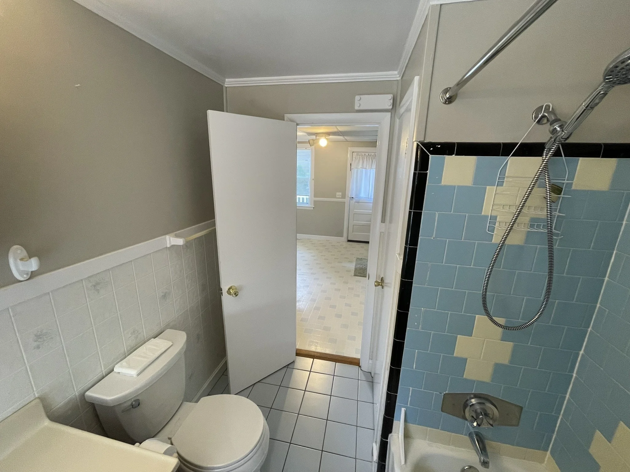 1 bed, 1 bath apartment for rent at 126 Lowell St Unit F, Peabody — photo 15 of 18
