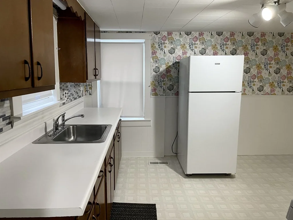 1 bed, 1 bath apartment for rent at 126 Lowell St Unit R, Peabody — photo 8 of 16