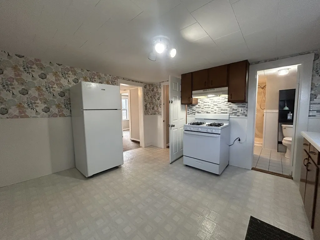 1 bed, 1 bath apartment for rent at 126 Lowell St Unit UR, Peabody — photo 4 of 11