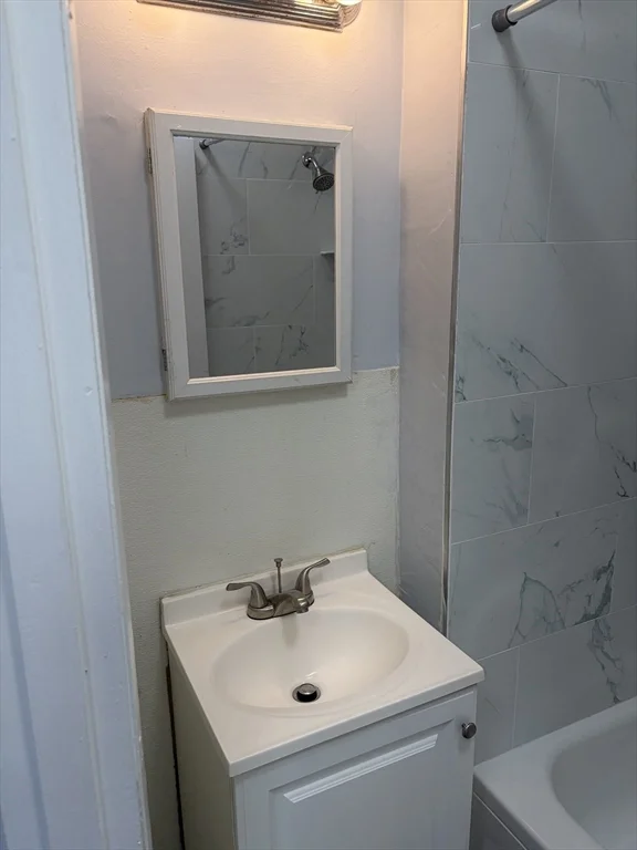 1 bed, 1 bath apartment for rent at 126 Main St Unit 2, Quincy — photo 8 of 14