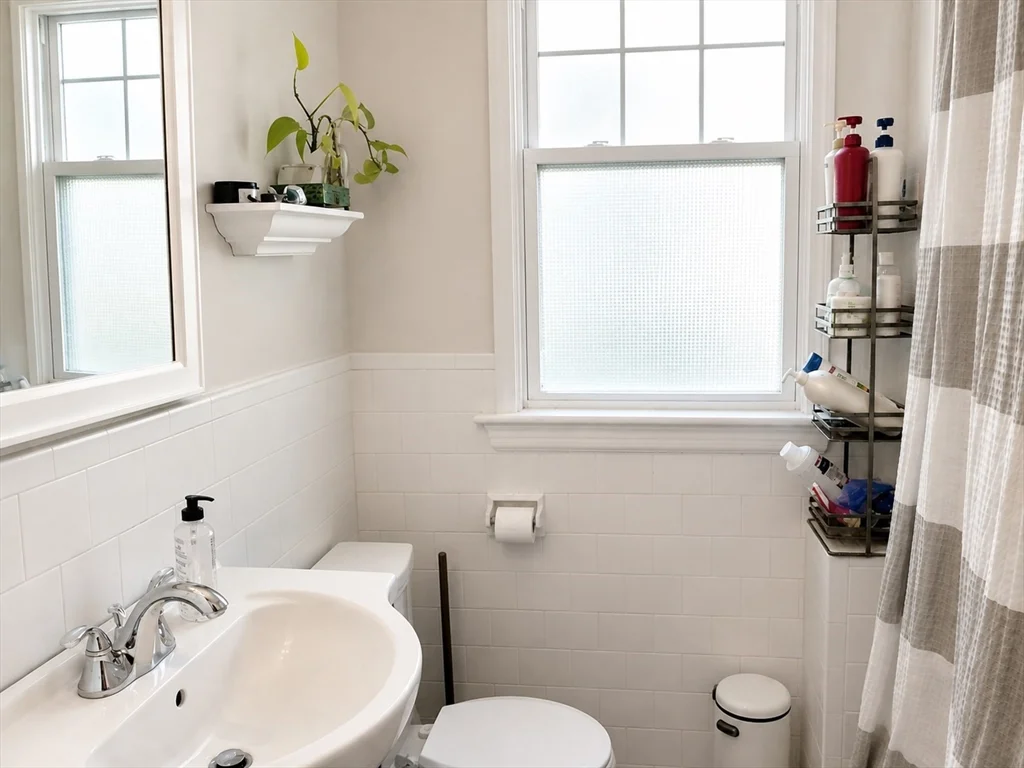 3 bed, 1 bath apartment for rent at 126 Palfrey Unit 126, Watertown — photo 5 of 9