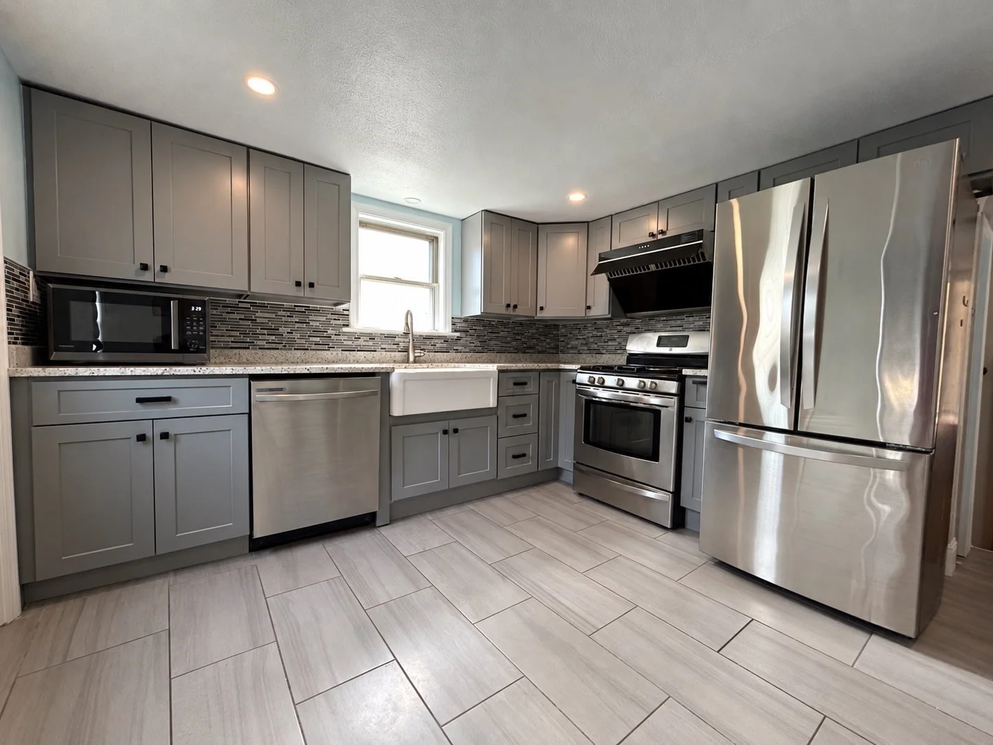 4 bed, 2 bath apartment for rent at 126 Pine Hill Cir, Waltham — photo 2 of 28