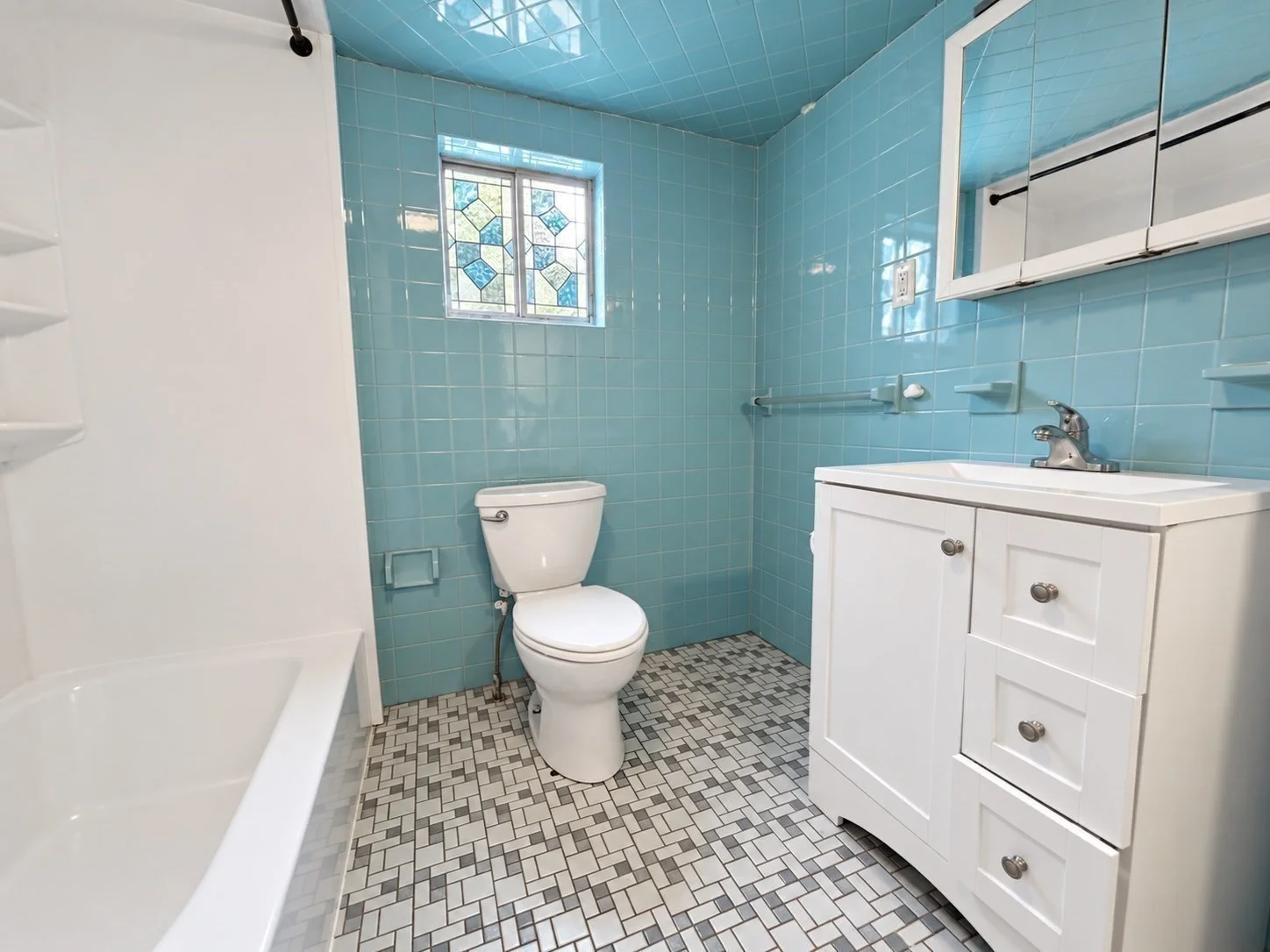 4 bed, 2 bath apartment for rent at 126 Pine Hill Cir, Waltham — photo 5 of 28