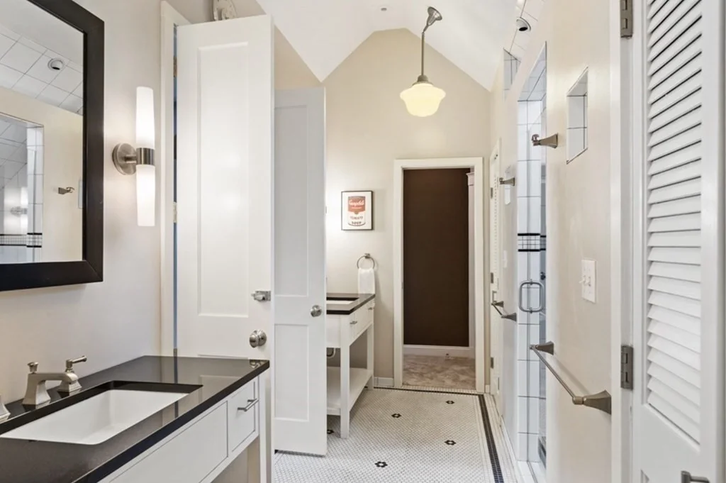 4 bed, 2 bath apartment for rent at 126 Redlands Rd Unit 2, West Roxbury — photo 19 of 24