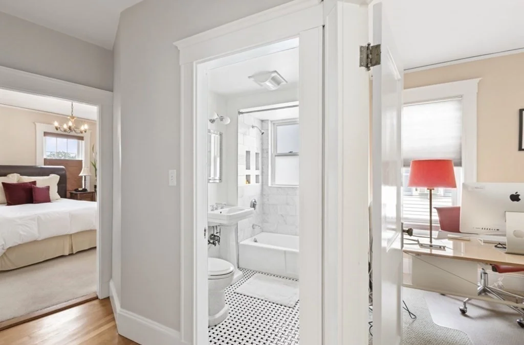 4 bed, 2 bath apartment for rent at 126 Redlands Rd Unit 2, West Roxbury — photo 10 of 24