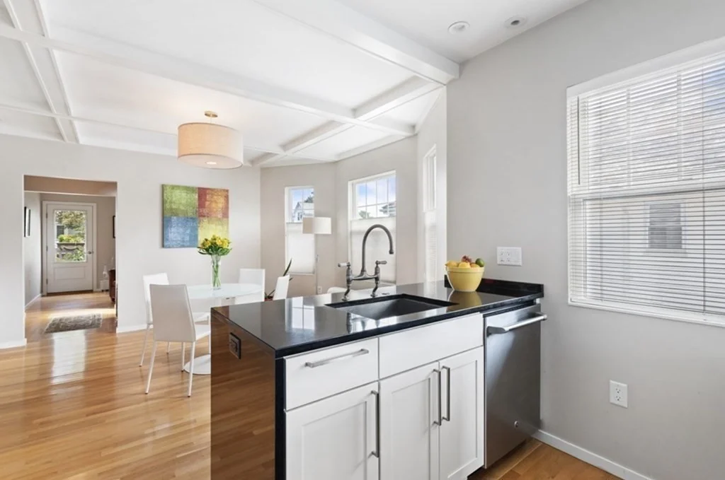 4 bed, 2 bath apartment for rent at 126 Redlands Rd Unit 2, West Roxbury — photo 3 of 24