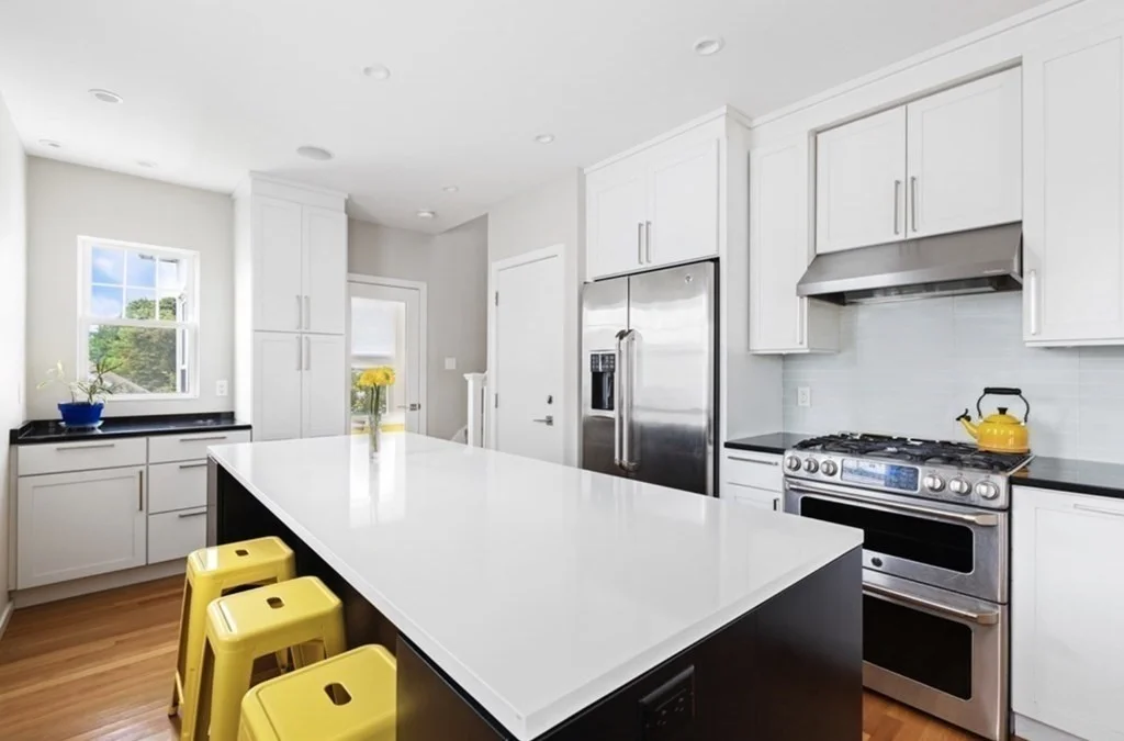 4 bed, 2 bath apartment for rent at 126 Redlands Rd Unit 2, West Roxbury — photo 2 of 24