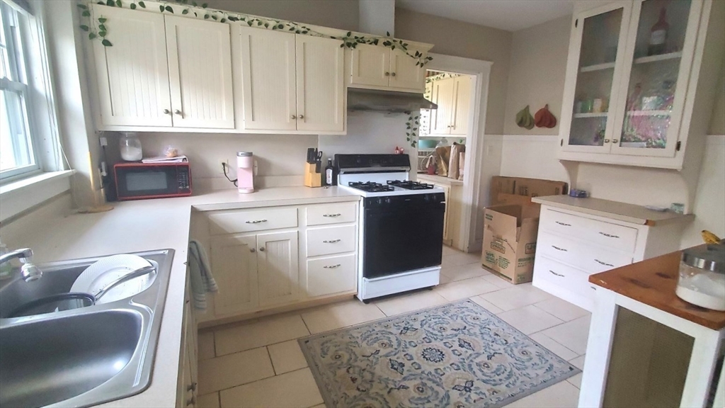 2 bed, 1 bath apartment for rent at 126 Russell St Unit 2, North Quincy — photo 8 of 11