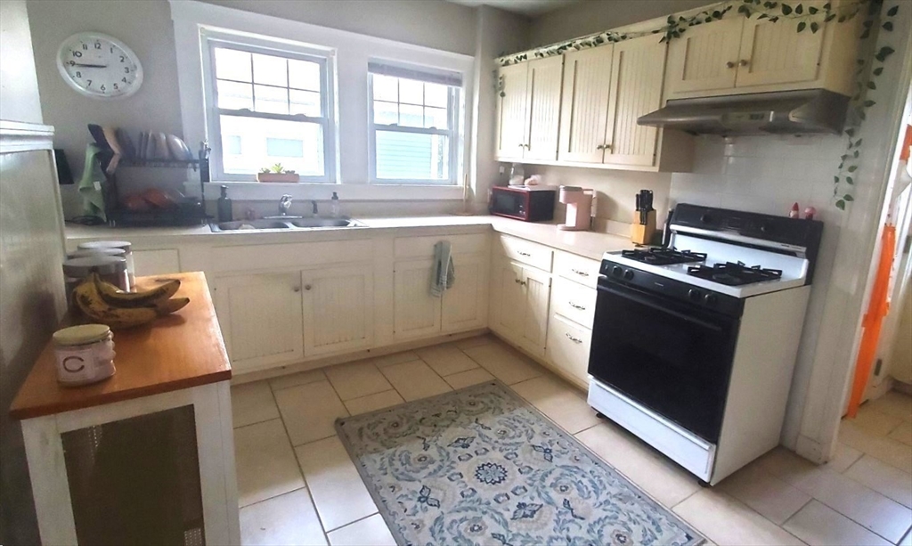 2 bed, 1 bath apartment for rent at 126 Russell St Unit 2, North Quincy — photo 7 of 11
